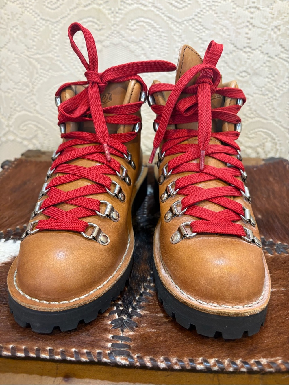 Collectors Danner Women’s Kicking boots featured in the movie Wild 8.5 - Picture 2 of 13
